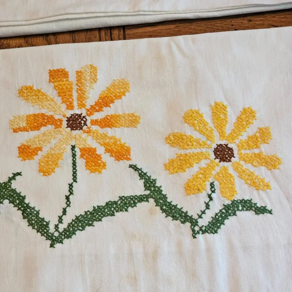 VTG Sunflower Embroidered Pillowcase Set Cotton Pair Cottagecore Floral
